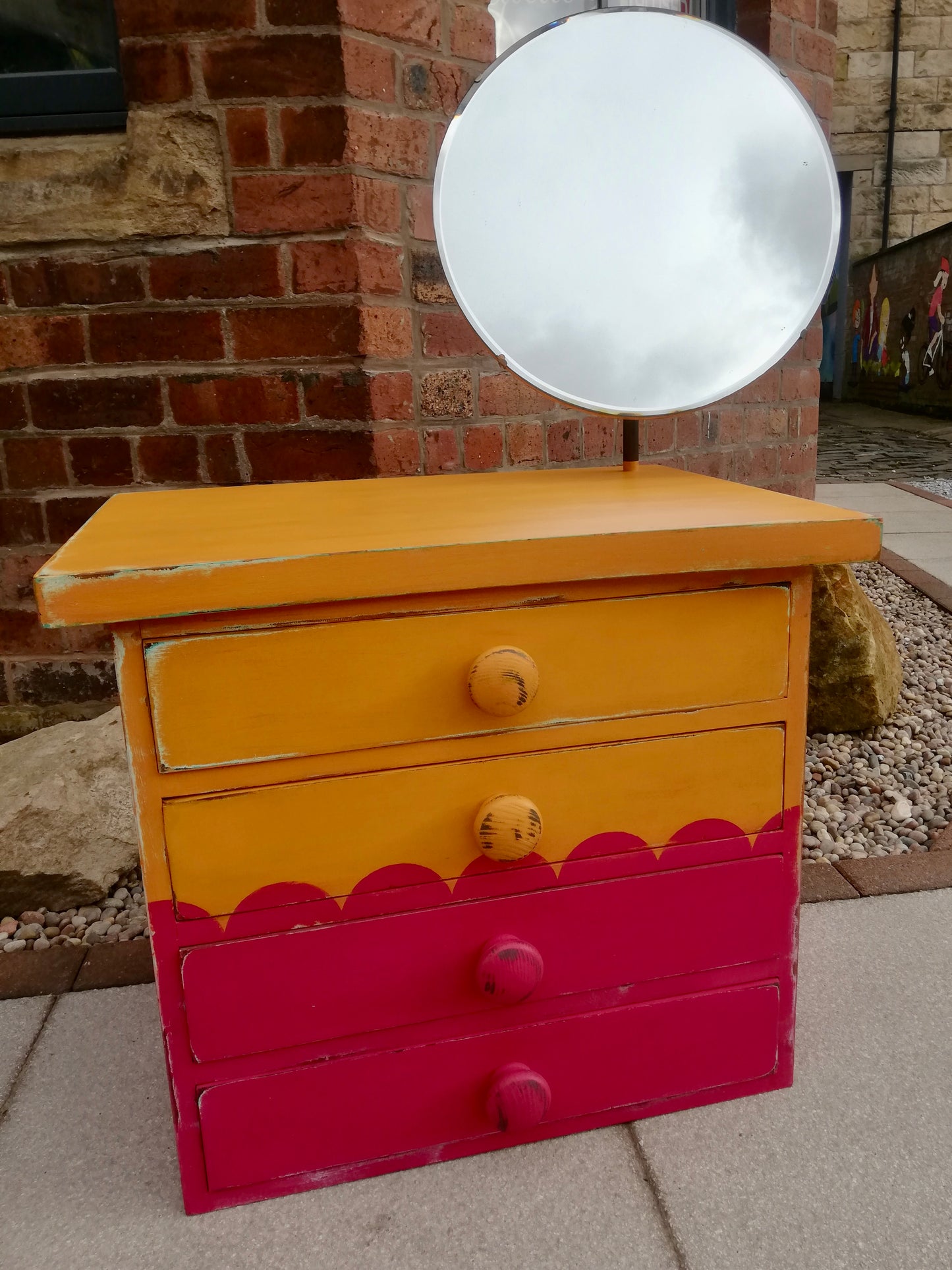 Painted to order - Vintage furniture with scallop design
