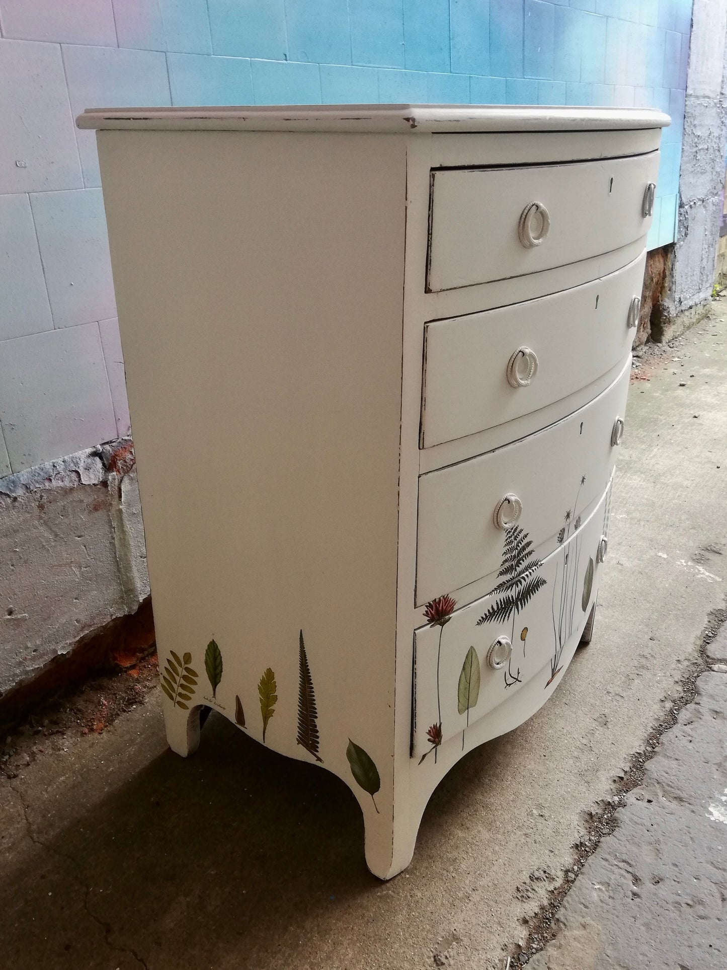 Small Vintage chest of drawers