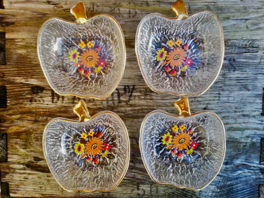 Kitsch retro apple dishes