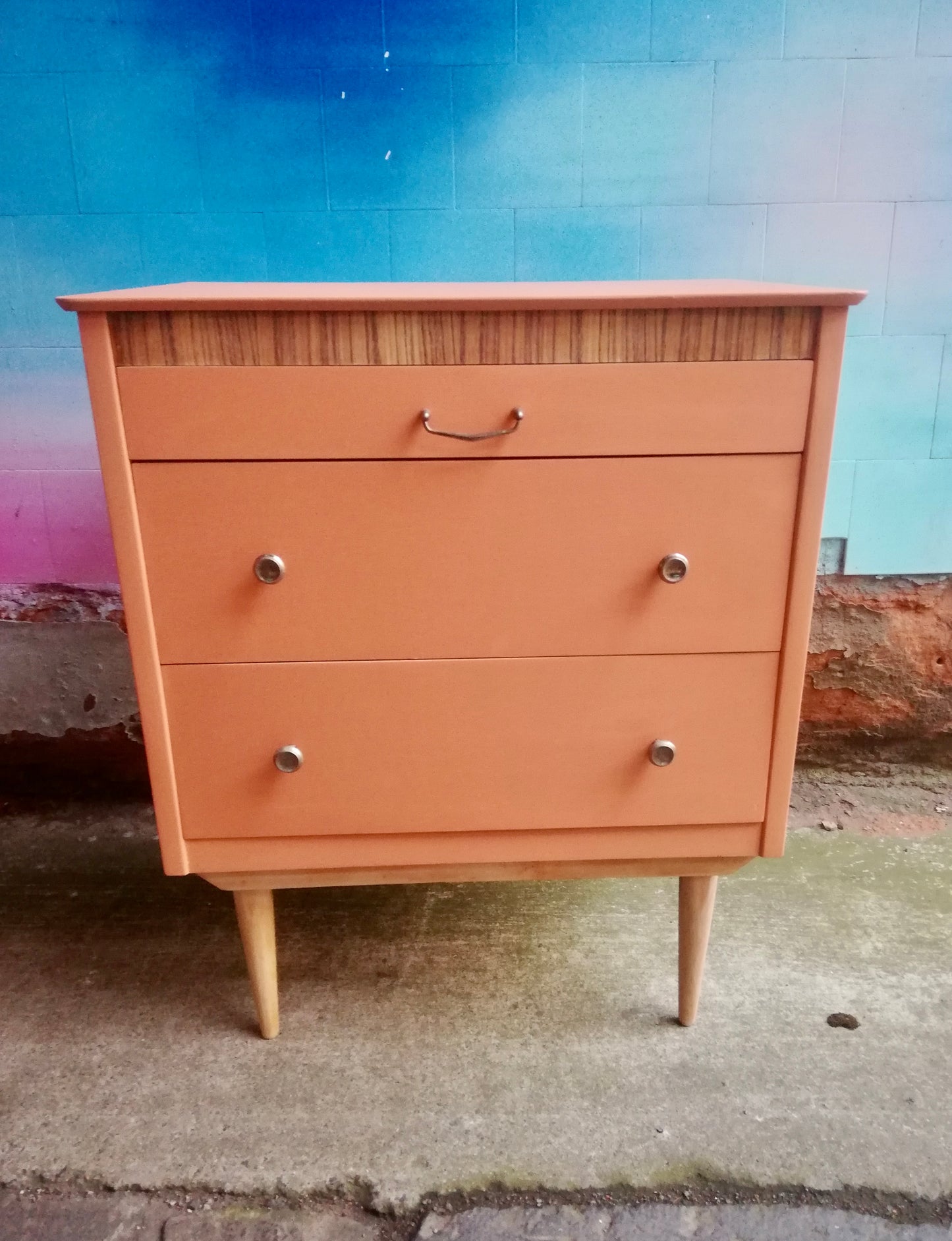 Little mid century chest of drawers