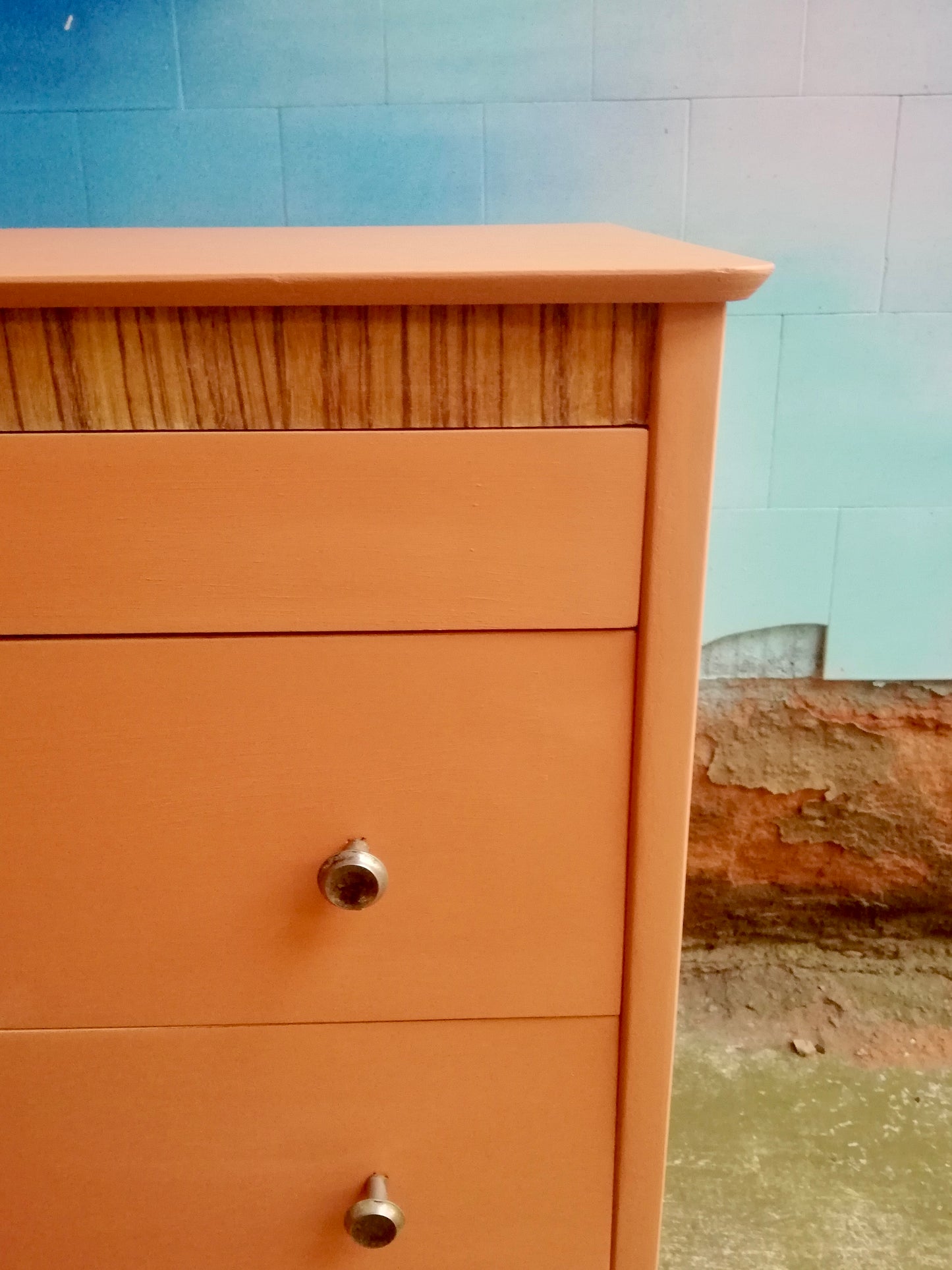 Little mid century chest of drawers