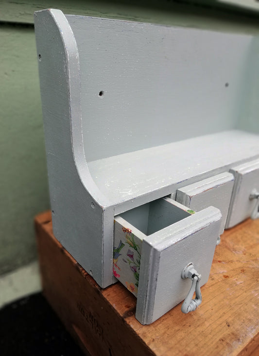 Little wall shelf in fusion mineral paint