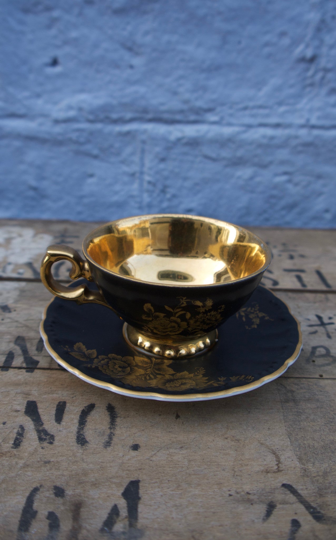Stunning bavarian black and gold vintage teaset - six cups and saucers