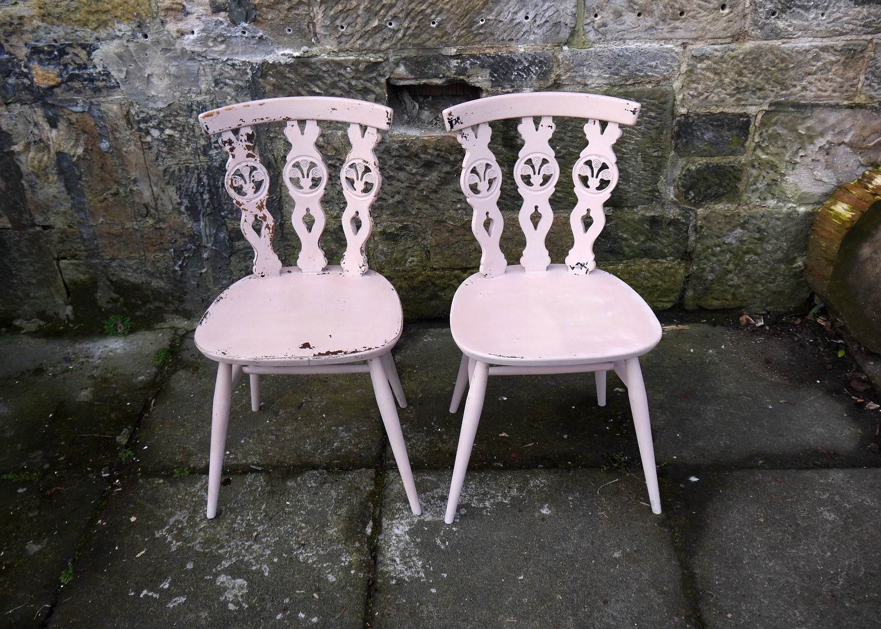 These Ercol dining chairs are finished in a super chippy Miss Mustard Seed finish in Arabesque. £55 each available now