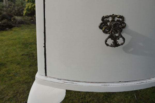 Vintage dressing table in Miss Mustard Seed Milk Paint Linen by Emily Roase Vintage