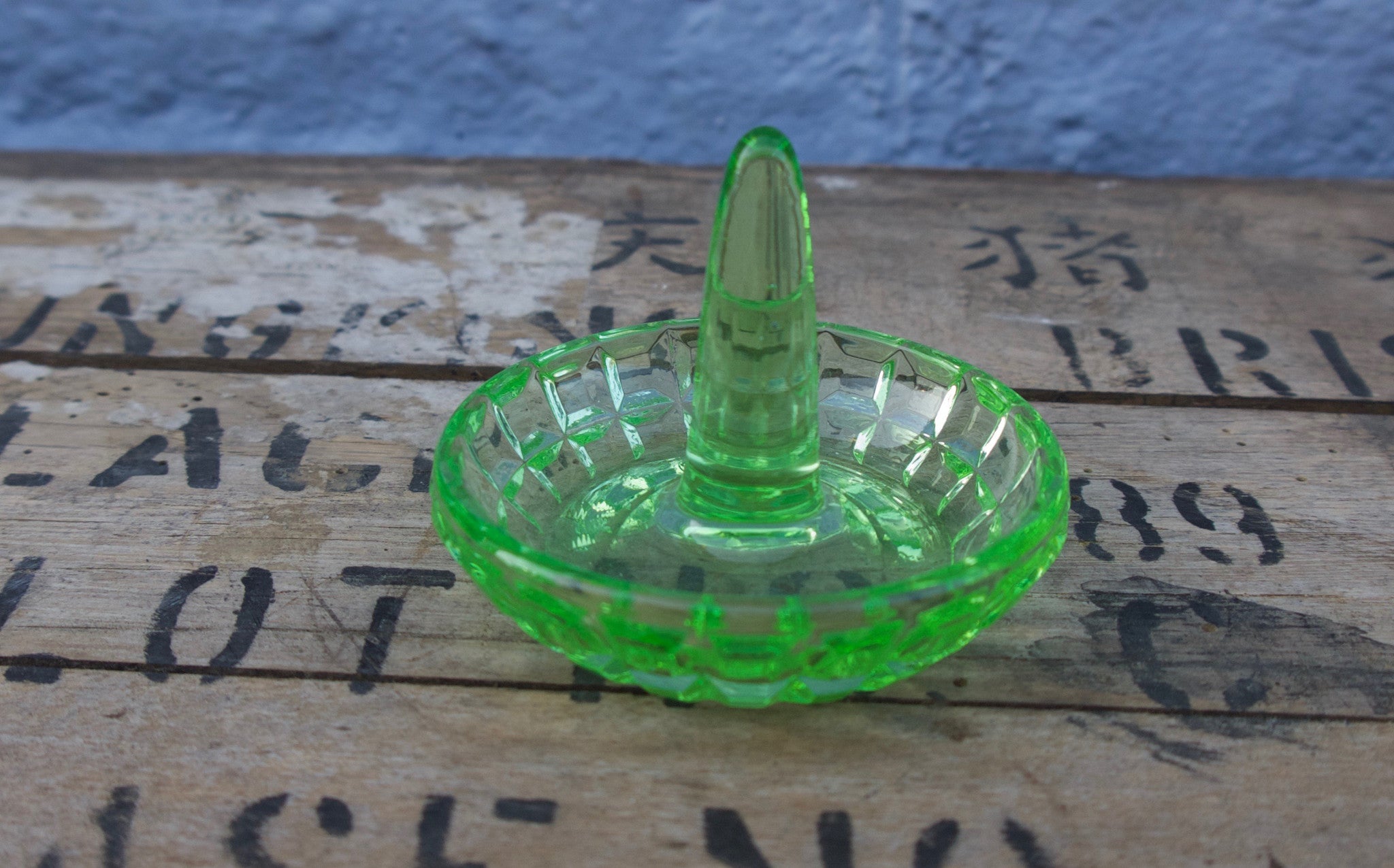 Vintage ring dish top
