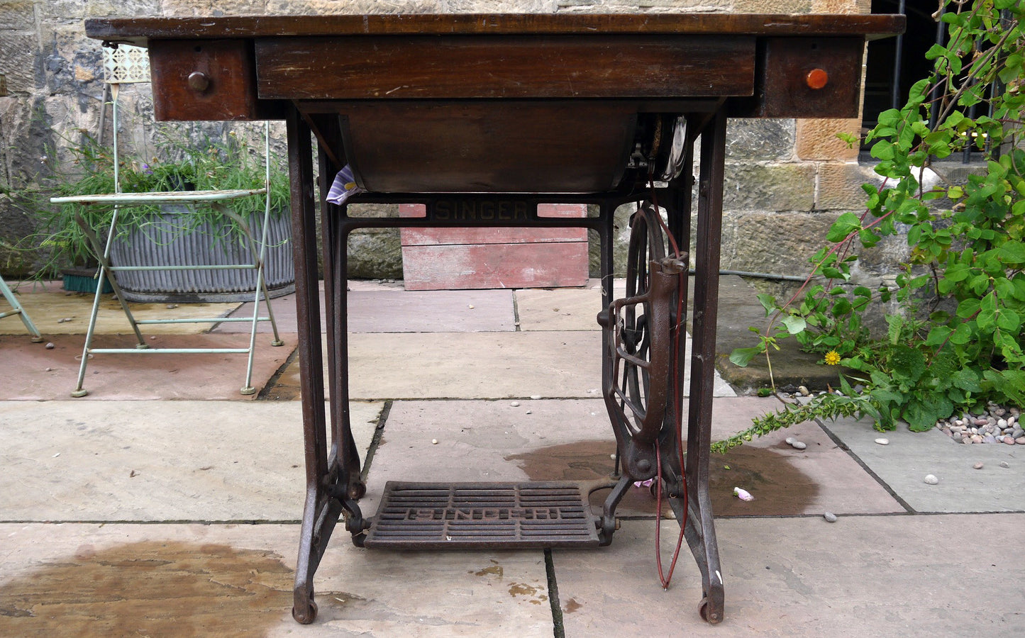 Vintage singer sewing machine and table