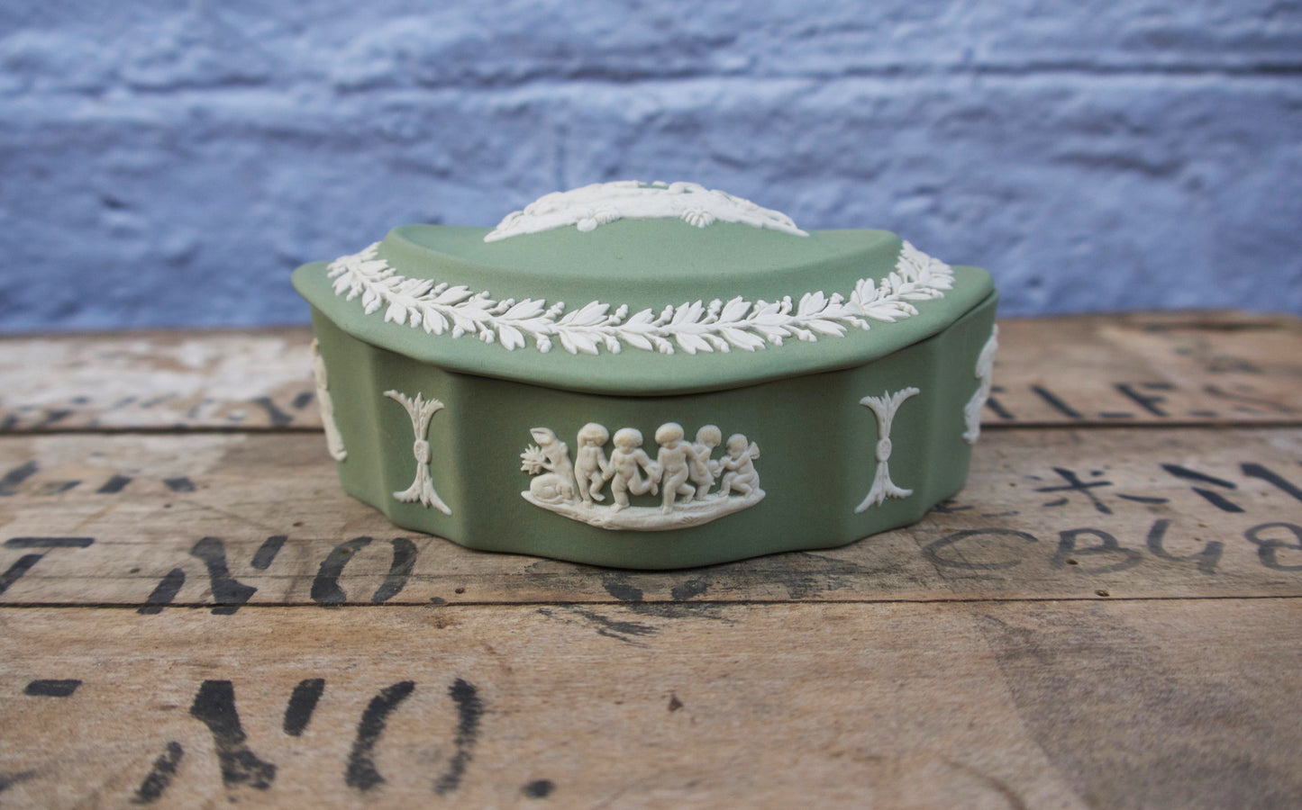 Wedgwood green jasperware boat shaped trinket box and lid