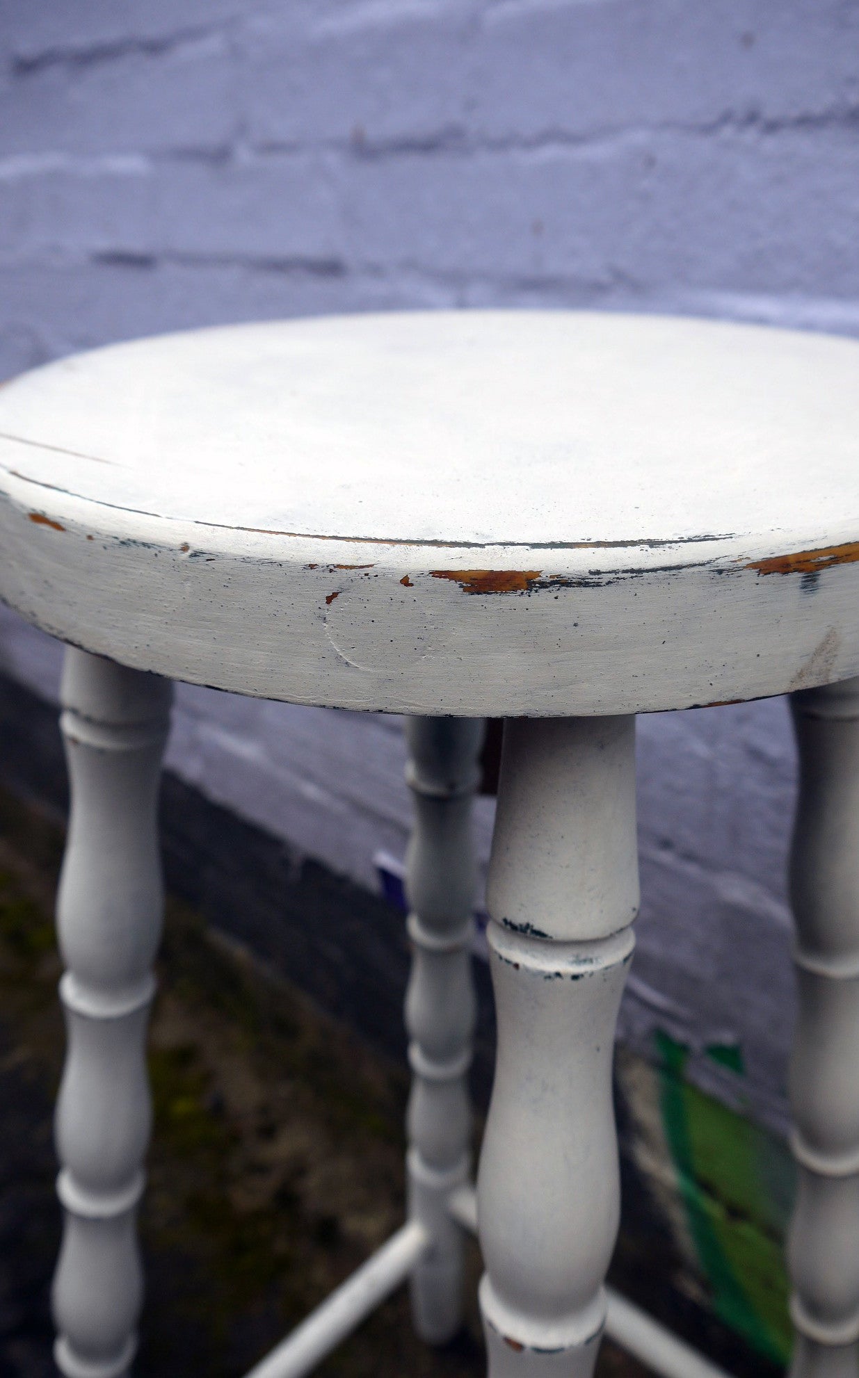 Vintage pine bar stool painted in miss mustard seed milk paint farmhouse white with a vintage finish