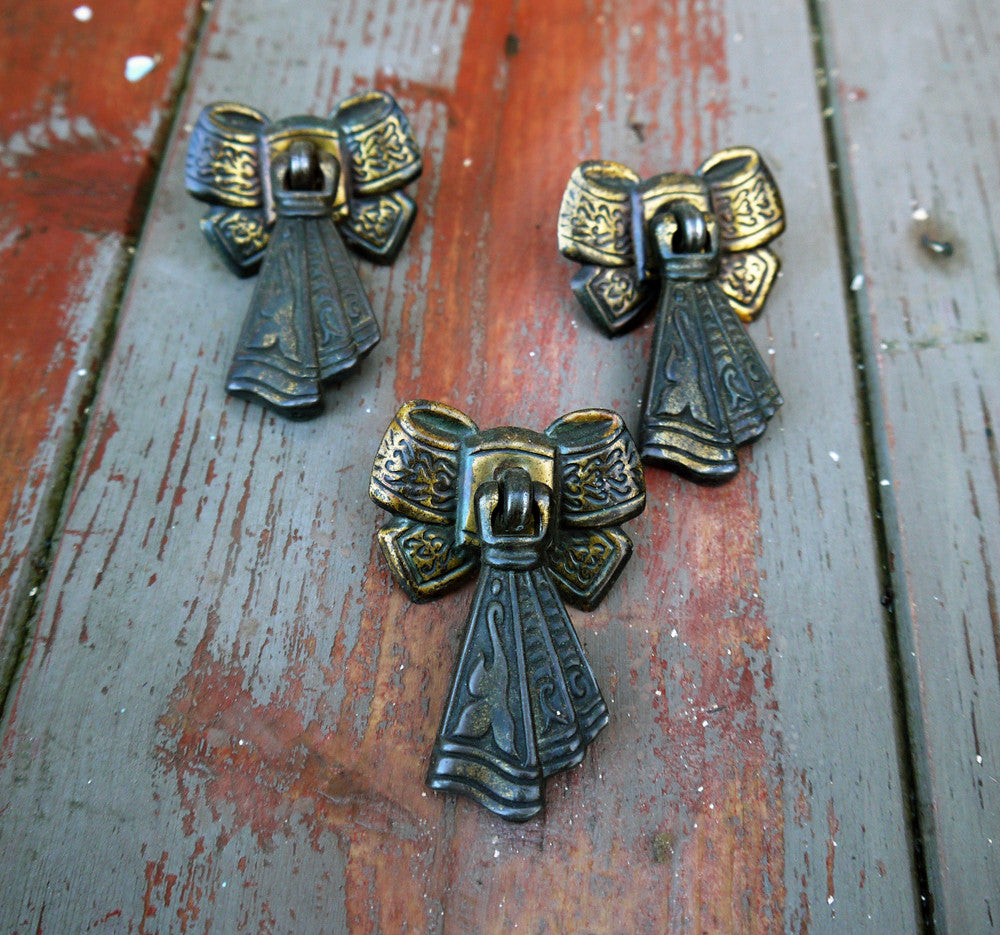 Vintage bow shaped cupboard cabinet knobs handles drawer pulls