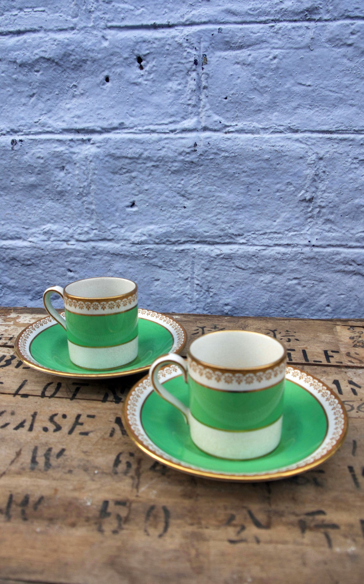 vintage set of 2 green and gold tea / coffee cups. in lovely condition, tea for 2.